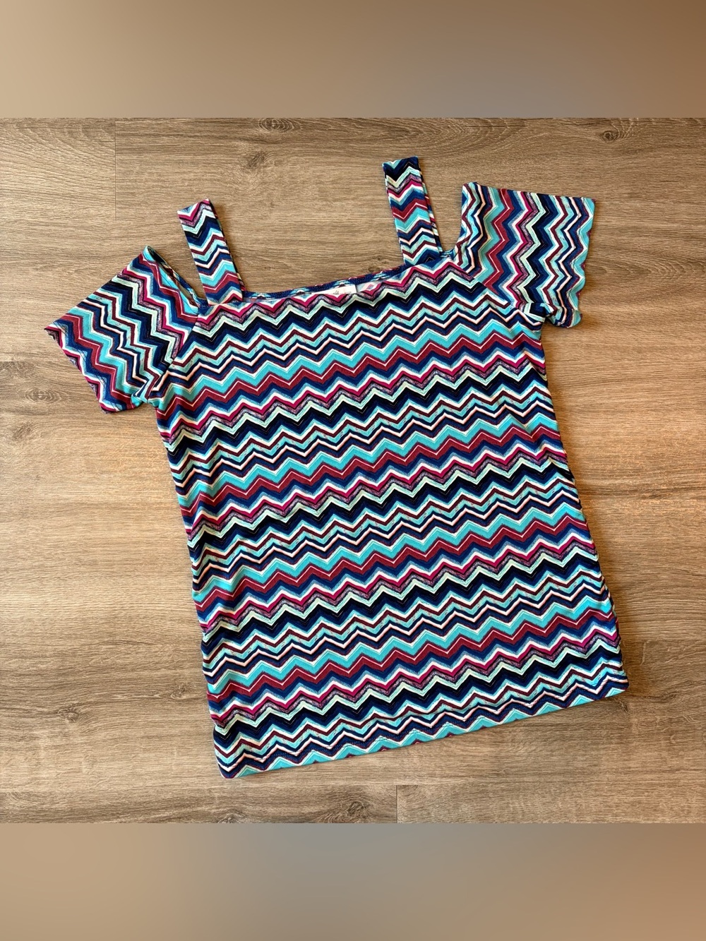 Jaclyn Smith chevron print cold shoulder top